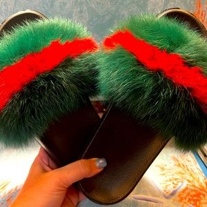 Fur slides in a popular red and green fashion color!